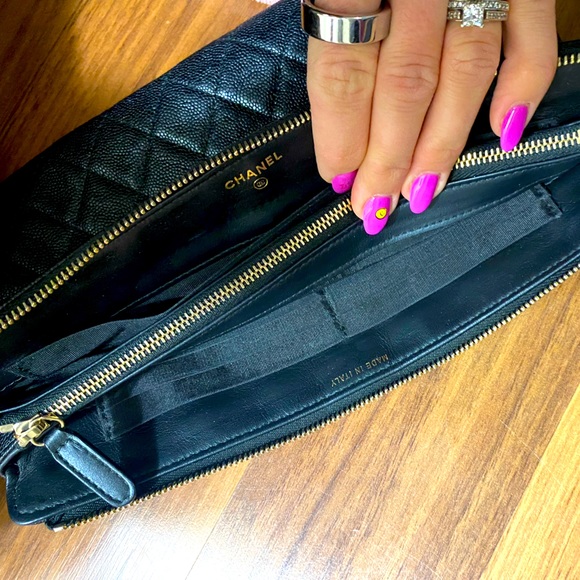 Chanel O-Case brand new/never used caviar leather clutch/oversized wallet/case - Picture 4 of 5